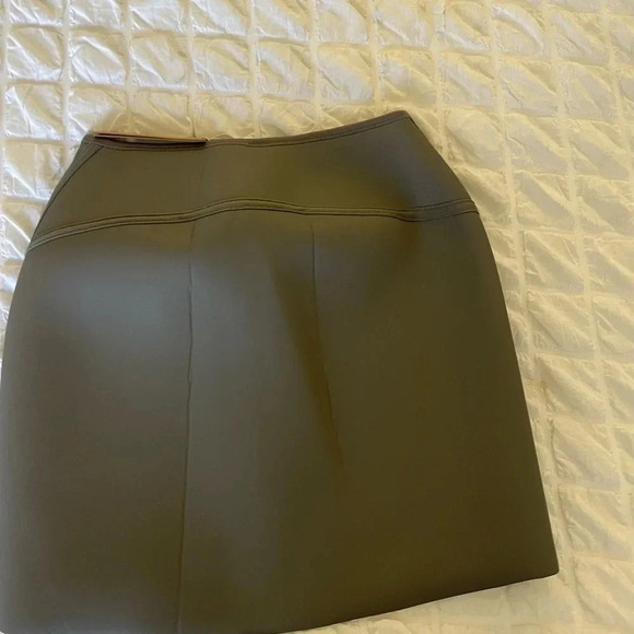 Skims gray rubberized scuba front zip mini skirt - Picture 9 of 11